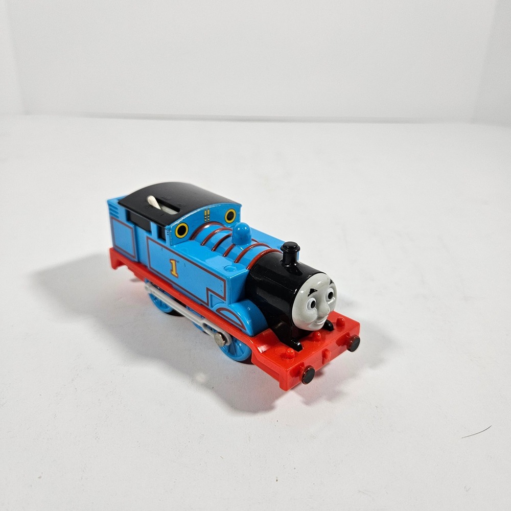 Thomas & Friends TrackMaster Thomas the‎ Tank Engine Motorized Train 2009 Mattel - Picture 2 of 8